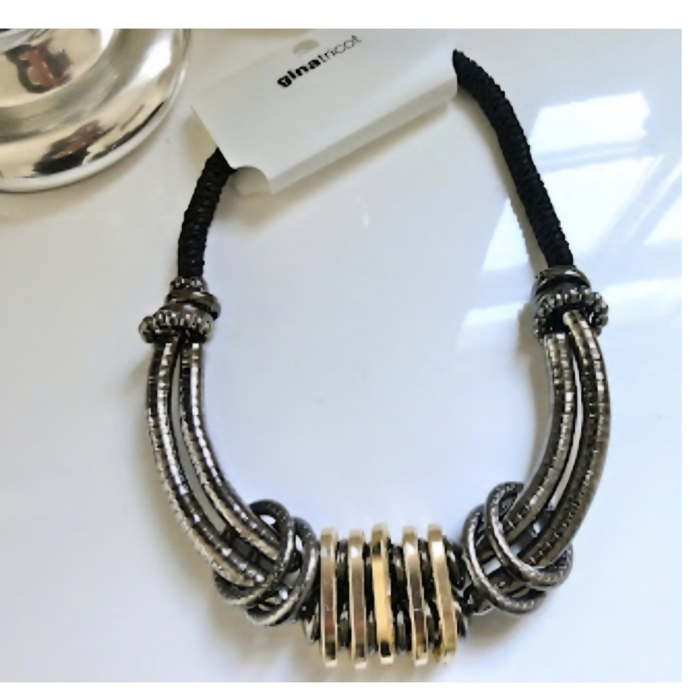 Ginatricot chunky bib statement necklace featuring silver-toned wrapped links.